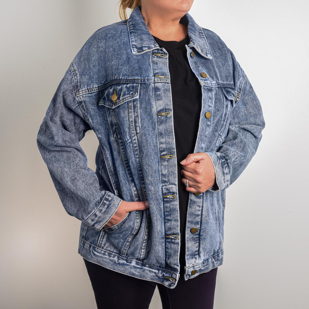 Veste en jean DTG surdimensionnée pour femme.